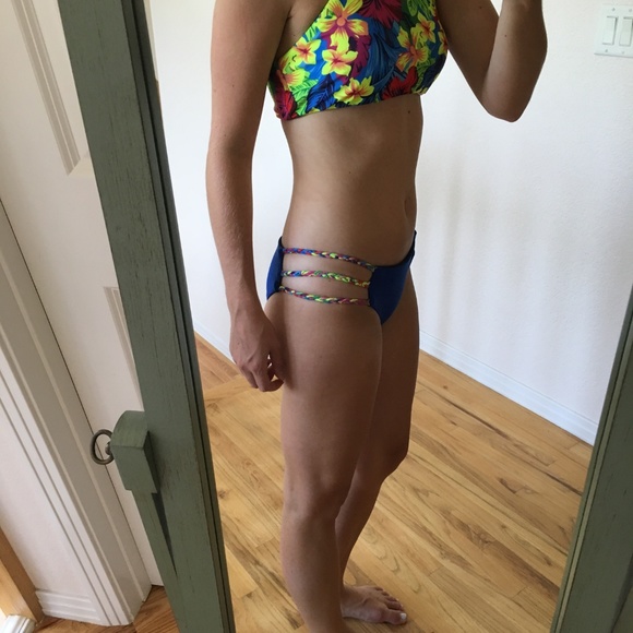 Tropical Two-Piece - Picture 6 of 6